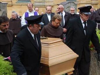 Bei einer Beerdigung in Bayern ist ein Sarg vorgeschrieben. Symbolfoto: Andreas Welz