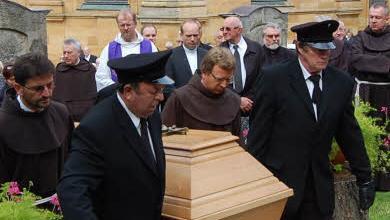 Bei einer Beerdigung in Bayern ist ein Sarg vorgeschrieben. Symbolfoto: Andreas Welz