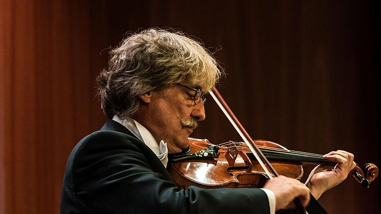 Impressionen vom Auftritt des Alt-Wiener Strauss-Ensembles unter Leitung von Ralph Kulling bei den Johann Strauss Musiktagen in CoburgFoto: Jochen Berger
