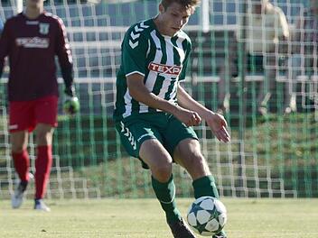 Mit vier Toren und drei Vorlagen ist Bj&ouml;rn Sch&ouml;nwiesner Top-Scorer des TSV. Gegen Forchheim m&ouml;chte er das ausbauen.  A. Anders