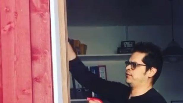 Mit kreativen Ideen kämpfen Künstler des Landestheater gegen die Auswirkung der Corona-Krisa. Das Spektrum reicht von der virtuellen Chorprobe via Internet über Videos vergangener Veranstaltungen bis zu privaten Einblicken beim Üben in den eigenen vier Wänden oder bei der Hausarbeit.Foto: Landestheater (5)/Jochen Berger