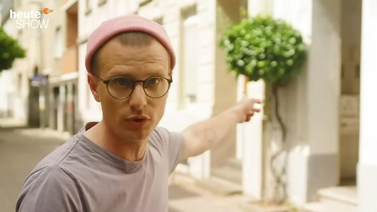 Der Stand-up-Comedian Moritz Neumeier rechnet in einem Video der "heute-show" mit der ungleichen Vermögensverteilung im Land ab.