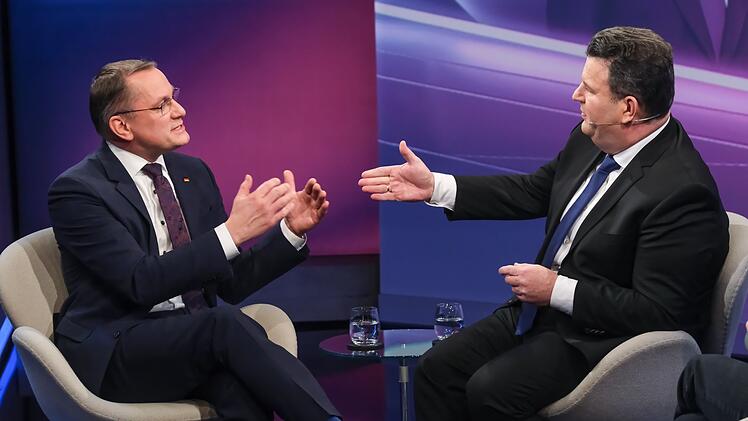 Stritten bei "Maischberger" lautstark &uuml;ber Russland und den Ukraine-Krieg: AfD-Chef Tino Chrupalla (links) und SPD-Politiker Hubertus Heil.