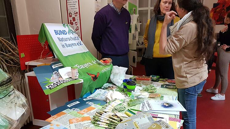 Wachstücher zum Abdecken von Lebensmitteln und viele Tipps mehr bot der Infostand der BN-Kreisgruppe.