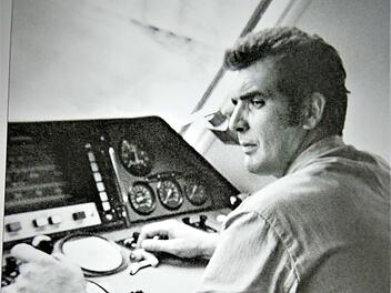 Horst Bauer 1973 als Abnahmelokführer des Triebzugs 403 in München