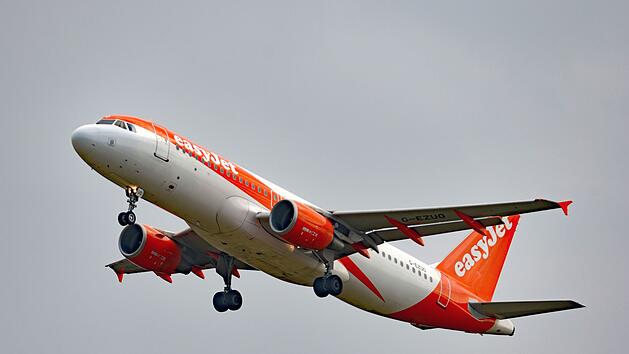 Das Deutsche Zentrum für Luft- und Raumfahrt hat sich die Preise bei Easyjet, Ryanar, Eurowings und Wizz angesehen.
