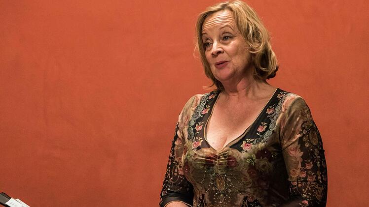 Der israelische Komponist und Pianist Issak Tavior und der Zamir-Chor Bayreuth gestalteten ein Gedenkkonzert im Coburger Haus Contakt. Sopransolistin war Barbara Baier. Foto: Jochen Berger