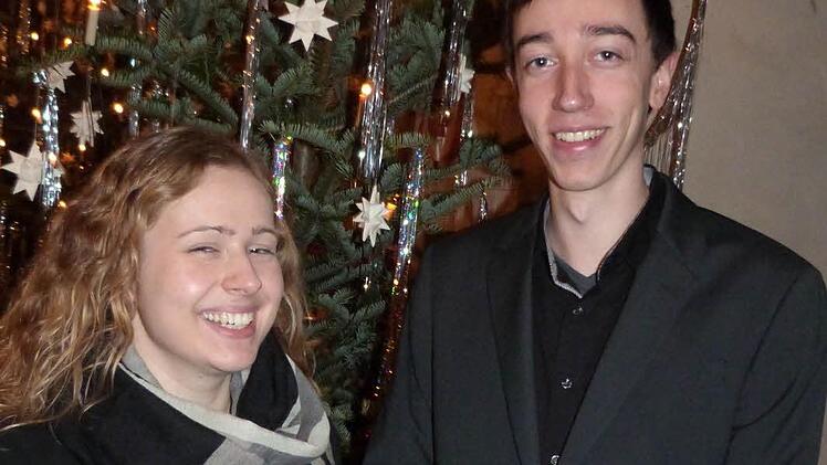 Die beiden Solisten Theresa Motschmann und Julian Will strahlten um die Wette. Foto: Werner Reißaus