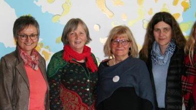 Von links: Schulleiterin Ursula Kick-Bernklau, Christine Wolf, Christine Goebel, Renate Kiesewetter, Manuela Pr&ouml;&szlig;dorfArnold-Gymnasium