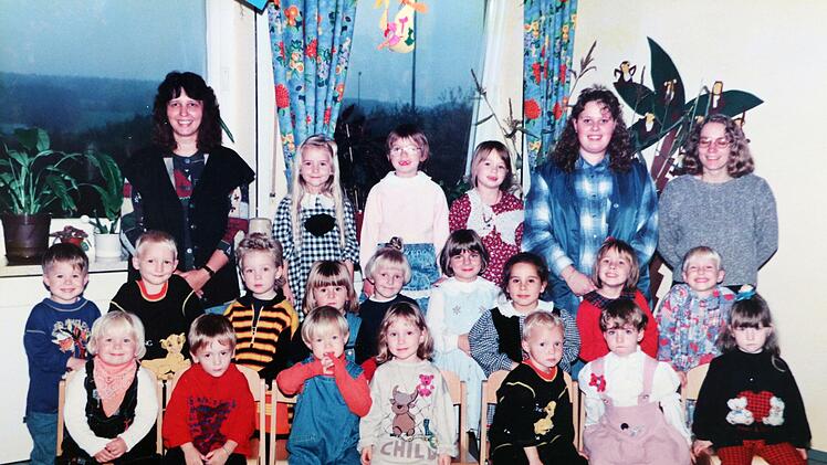 Vor 25 Jahren wurde Jenny Heß (vorne, Vierte von links) selbst in der Oase betreut.