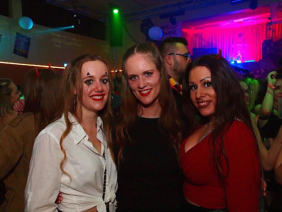 Viele verkleidete Besucher*innen feierten in Oberthulba