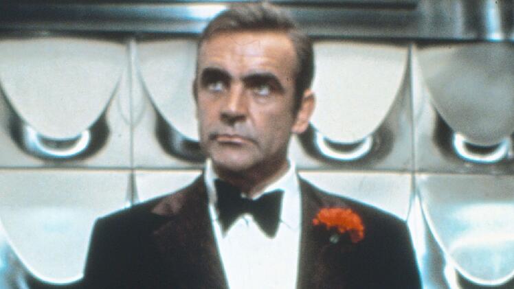 Elegant und mit vollendeten Manieren legt James Bond (Sean Connery) alle B&ouml;sewichte aufs Kreuz.