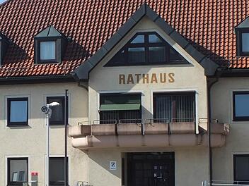 Fenster werden im gesamten Burkardrother Rathaus ausgetauscht, Melde- und Passamt werden modernisiert. Foto:  Björn Hein/Archiv