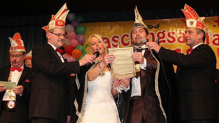 Tapfer hielten Prinzessin Simone und Prinz Heiko ihre Abschiedsrede - sie waren traurig, dass die Regentschaft vorbei ist.