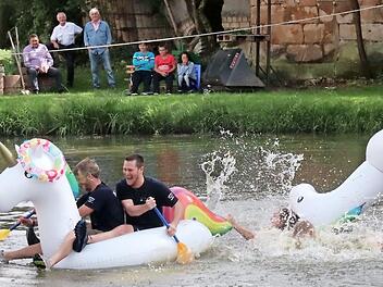 Wer mit dem Einhorn kenterte, hatte die Lacher auf seiner Seite.  Foto: Johanna Blum