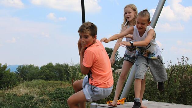 F&uuml;r jede Menge Abwechslung ist auf dem Spielplatz am W&uuml;rzburger Haus gesorgt. Foto: Ralf Ruppert