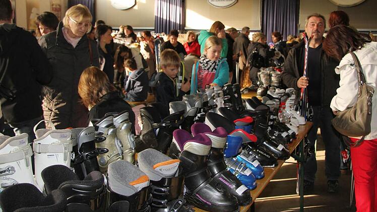 Schnäppchenjäger auf der Skibörse Fotos: Sonja Adam