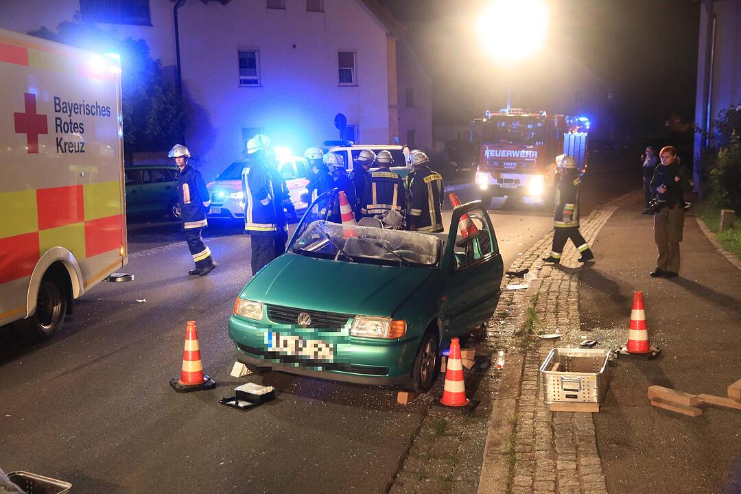 Schwerer Unfall in Hallstadt - Fahrer flieht