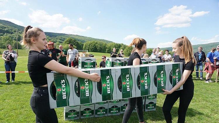 Bierkastenstapeln quer bei den Highlandgames in Langenleiten. Foto: Marion Eckert