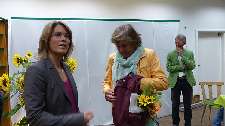 Stadträtin Edith Fießer gratulierte Annette Prechtel zum einstimmigen Votum.  Foto: Pauline Lindner