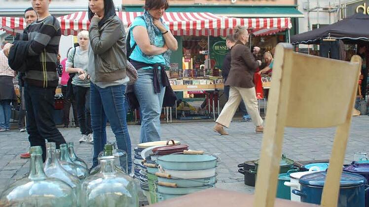 In der Spitalgasse boten Händler allerlei Trödel zu Schnäppchenpreisen an.