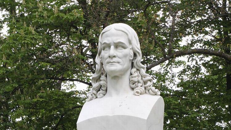 Markantes Denkmal Friedrich Rückerts im Coburger Stadtteil Neuses. Foto: Archiv/Jochen Berger