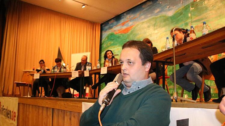 Eindrücke von der Podiumsdiskussion in Stengenroth. Foto: Ralf Ruppert