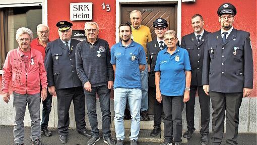 Sie halten der Kameradschaft seit Jahrzehnten die Treue (von links): Gerhard Welsch, Konrad Weiß, stellv. BKV-Präsident Gottfried Betz, Hans Kolb, Daniel Schmitt, Peter Wahlich, Hauptkassier Holger Deuerling, Edeltraud Beyer, Steffen Beyer, Vorsit...