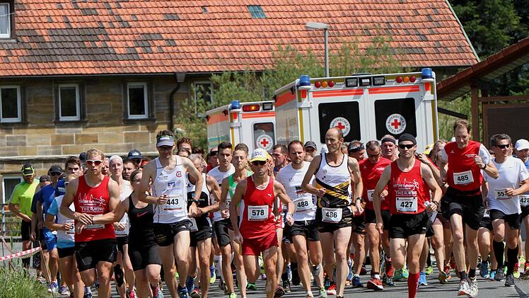89 Teilnehmer starteten zum Halbmarathon und Hauptlauf.