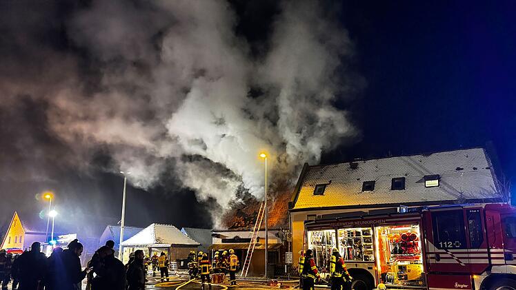 Massive Rauchentwicklung nach Feuer in Stall
