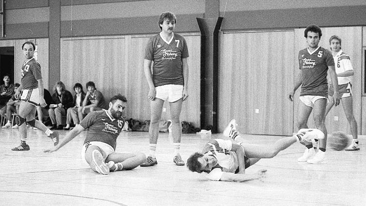 Szene aus dem Handballspiel des TSV Bad Kissingen gegen den TSV Bergheinfeld II, das die "Berger" gl&uuml;cklich mit 11:10 gewinnen.