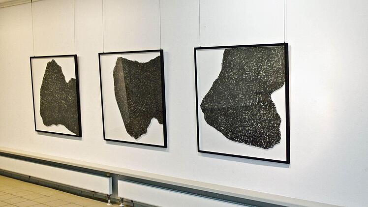 Jessica Maria Tolier: "Underwater tusculum" (im Vordergrund die Installation "Teich")Foto: Jochen Berger