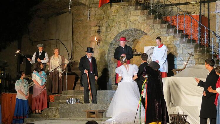 Das "P-Seminar" des Frobenius-Gymnasiums will Kinder und Jugendliche für das Theater begeistern und zur Gründung von Theater-Clubs animieren. Unser Bild: Szene aus Schauspiel von "Spectaculum".  Foto: Doris Bauer