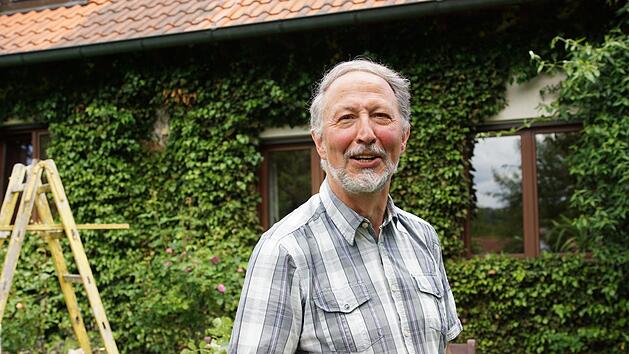Peter Bergel in seinem Garten - f&uuml;r den wird er ab kommendem Jahr vielleicht k&uuml;nftig etwas weniger Zeit haben. Foto: Arkadius Guzy
