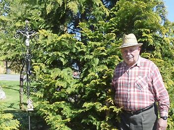 Josef Fehn wollte in diesen schwierigen Zeiten der Corona-Krise und bei eigener schweren Krankheit mit der Errichtung eines Kreuzes ein "Zeichen der Hoffnung" auf dem Letzenberg setzen.  Foto: Karl-Heinz Hofmann
