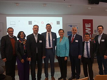 Buttenheim: Logistikbranche besucht rewe-Zentrallager - was sie am "Tag der Logistik" besprachen