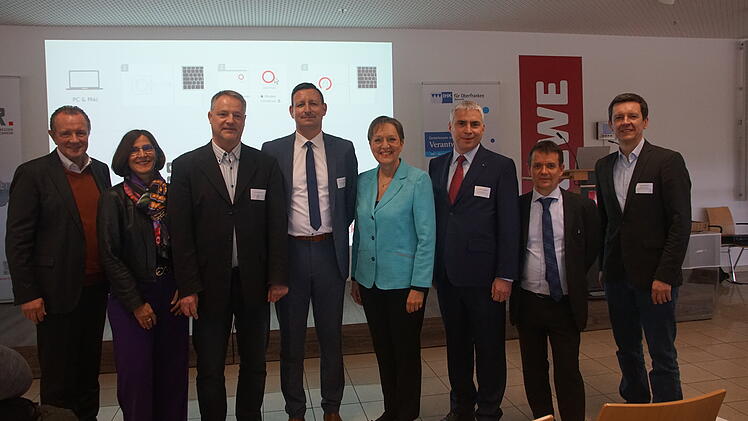 Buttenheim: Logistikbranche besucht rewe-Zentrallager - was sie am "Tag der Logistik" besprachen