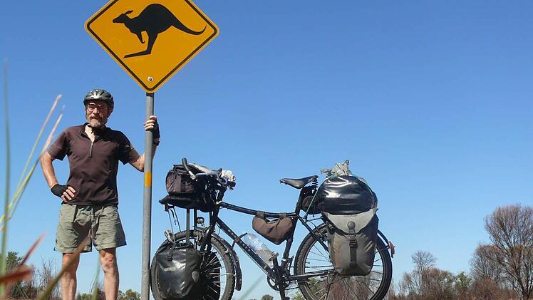 Manfred Wagner aus Holzhausen ist mit seinem Rad und zentnerschwerem Gepäck tausende Kilometer durch Australien geradelt. Fotos: Manfred Wagner