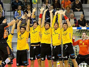 Mit einer konzentrierten Abwehrarbeit will der HSC 2000 Coburg am Freitagabend den Grundstein für den zweiten Auswärtssieg der Saison legen. Anwurf beim ehemaligen Deutschen meister TUSEM Essen ist um 19.30 Uhr. Foto: Albert Höchstädter