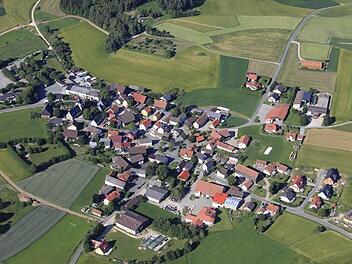 Der Bebauungsplan für ein Gewerbegebiet im Südwesten von Modschiedel (rechts unten im Bild) wird wegen der geplanten Umgehungsstraße von Modschiedel und Wunkendorf aufgehoben. Foto: Stadt Weismain