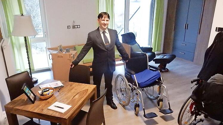 ASB-Geschäftsführer Sebastian Beetz in einem der neuen Appartements Foto: Reinhard Löwisch