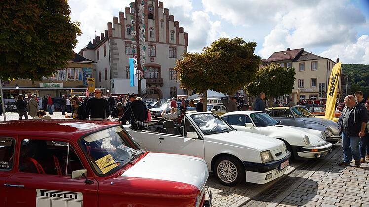 Oldtimer-Treffen Marktplatz HammelburgFoto: Arkadius Guzy