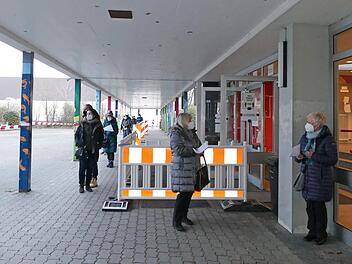 Am frühen Morgen war an der Blauen Schule der Andrang noch am größten. Foto: Marion Krüger-Hundrup