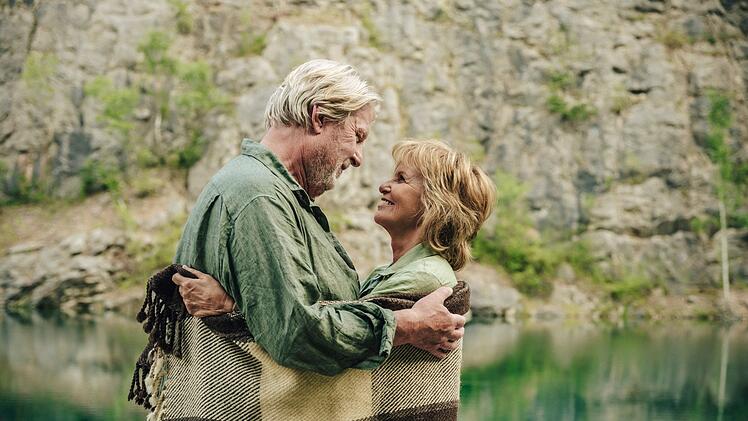 Petra (Ulrike Kriener) und Erik (Rolf Lassgård) wissen nicht, wie ihre Reise ausgehen wird: Werden sie als Paar, gestärkt, daraus hervorgehen oder nach 37 Jahren getrennte Wege gehen?