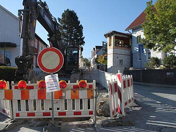 Die Baumaßnahme in der Hopfenleithe ist fast abgeschlossen. Heute beginnen die Arbeiten in der Egerer Straße. Fotos: Alexander Hartmann