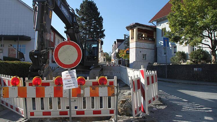 Die Baumaßnahme in der Hopfenleithe ist fast abgeschlossen. Heute beginnen die Arbeiten in der Egerer Straße. Fotos: Alexander Hartmann
