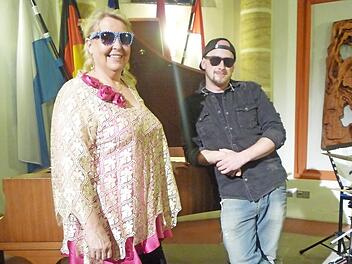 Die Pianistin Annette Hölzl und der Schlagzeuger Marius Hamann aus Stuttgart musizieren zusammen als "Duetto Traversale".  Foto: E. Görner