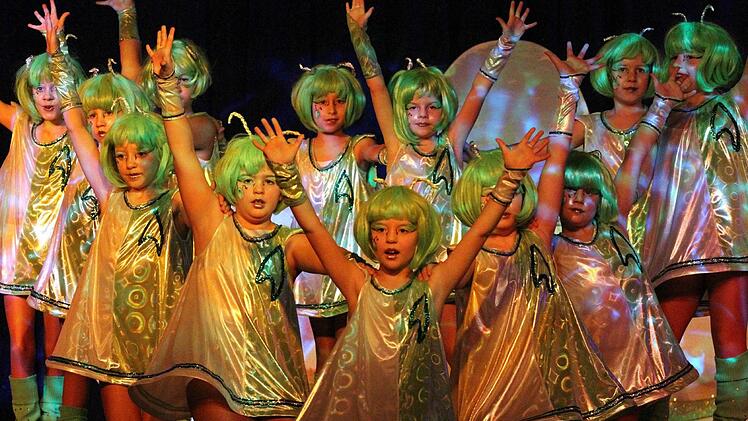 Die Mini-Garde der Concordia als attraktive "Space-Girls".Foto: Bertram Wagner