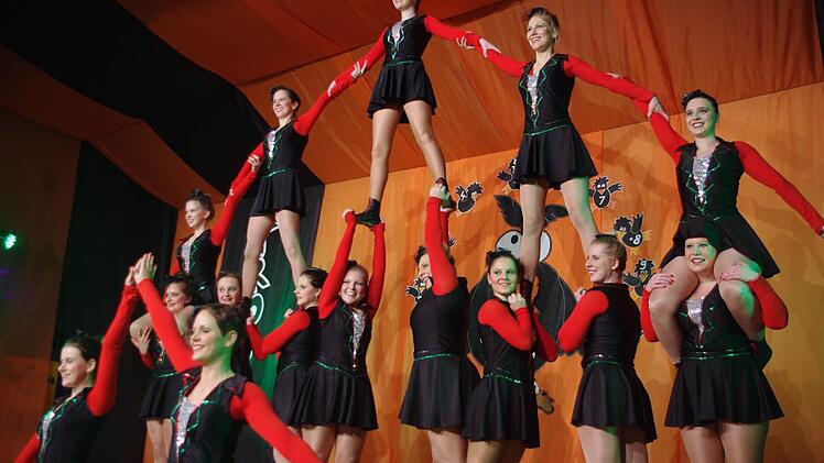 Die Mädels von Dance4fun begeisterten mit ihrem Showtanz "Freaky Circus"