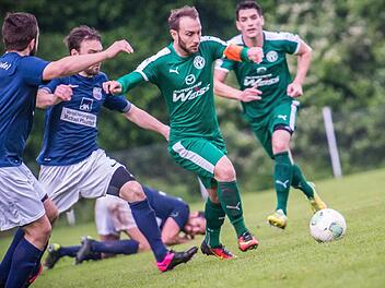 Danny Simon (rechts) kehrt vom TSV Neudrossenfeld zum ATS Kulmbach zurück, für den er einst schon in der Jugend die Fußballschuhe schnürte. Foto: Alexander Muck